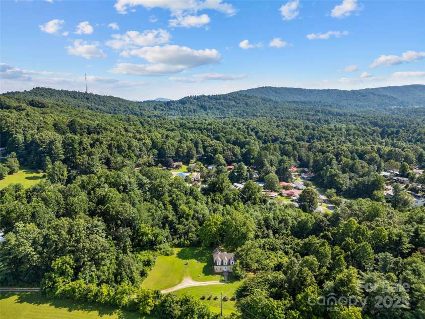 1 Dead End Drive, Flat Rock, NC 28731.  MLS# CAR4285129, YatesRealty ID 31571. 