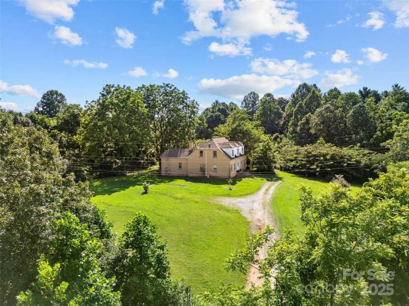 1 Dead End Drive, Flat Rock, NC 28731.  MLS# CAR4285129, YatesRealty ID 31571. 