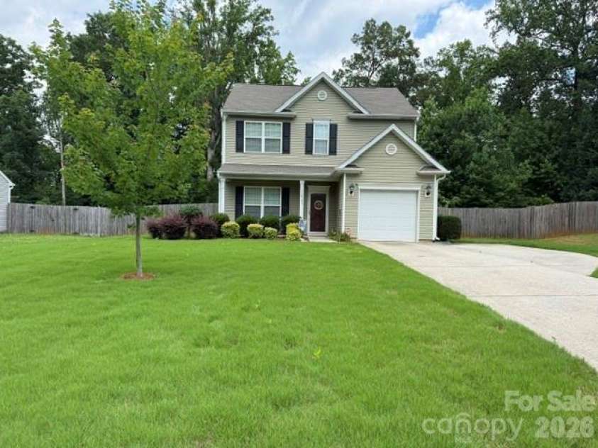 10731 Forest Drive, Matthews, NC 28105.  MLS# CAR4393016, YatesRealty ID 31571. 