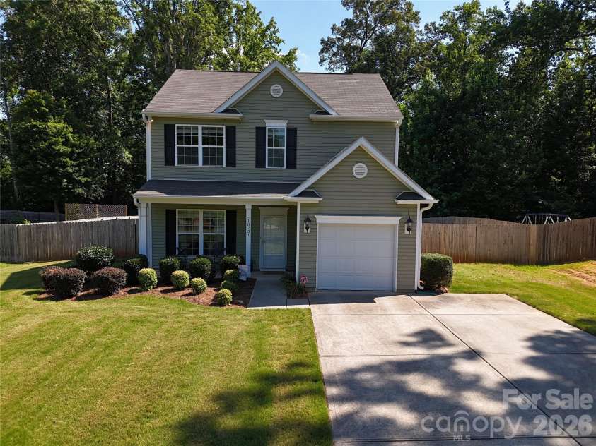 10731 Forest Drive, Matthews, NC 28105.  MLS# CAR4393016, YatesRealty ID 31571. 