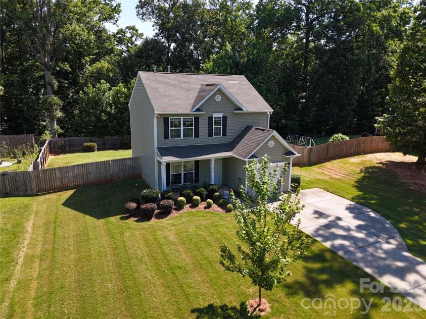 10731 Forest Drive, Matthews, NC 28105.  MLS# CAR4393016, YatesRealty ID 31571. 