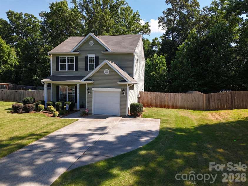 10731 Forest Drive, Matthews, NC 28105.  MLS# CAR4393016, YatesRealty ID 31571. 