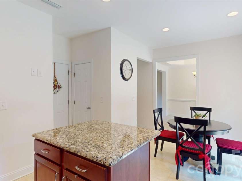 10731 Forest Drive, Matthews, NC 28105.  MLS# CAR4393016, YatesRealty ID 31571. 