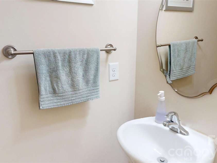 10731 Forest Drive, Matthews, NC 28105.  MLS# CAR4393016, YatesRealty ID 31571. 