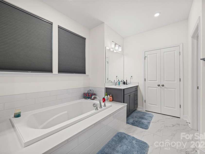 234 Boxelder Road, Clover, SC 29710.  MLS# CAR4288863, YatesRealty ID 31572. Primary bath with garden tub