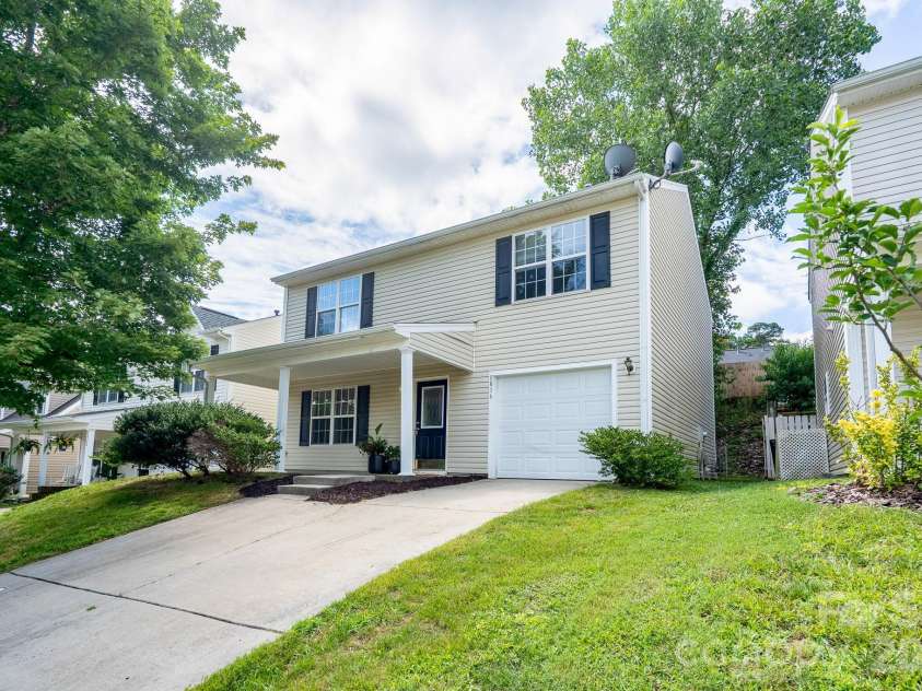 8016 Bronze Pike Drive, Charlotte, NC 28273.  MLS# CAR4394871, YatesRealty ID 31572. 