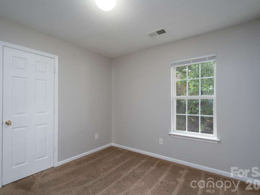 8016 Bronze Pike Drive, Charlotte, NC 28273.  MLS# CAR4394871, YatesRealty ID 31572. 