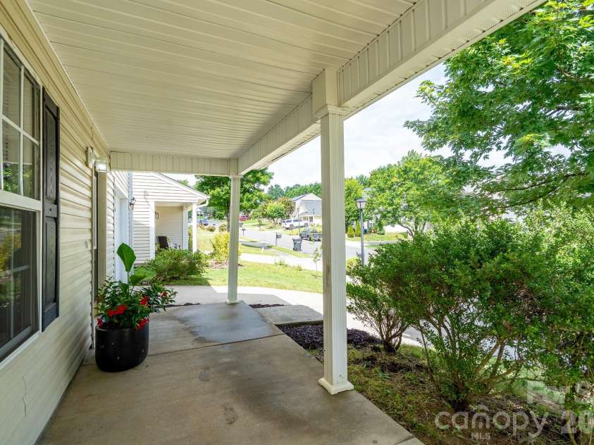 8016 Bronze Pike Drive, Charlotte, NC 28273.  MLS# CAR4394871, YatesRealty ID 31572. 