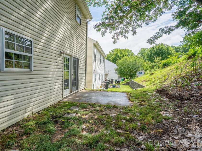8016 Bronze Pike Drive, Charlotte, NC 28273.  MLS# CAR4394871, YatesRealty ID 31572. 