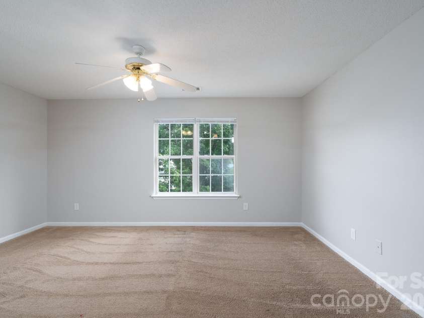 8016 Bronze Pike Drive, Charlotte, NC 28273.  MLS# CAR4394871, YatesRealty ID 31572. Large Primary Bedroom