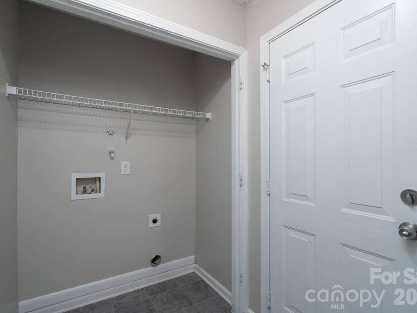 8016 Bronze Pike Drive, Charlotte, NC 28273.  MLS# CAR4394871, YatesRealty ID 31572. Laundry area