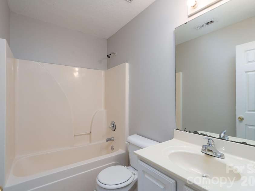 8016 Bronze Pike Drive, Charlotte, NC 28273.  MLS# CAR4394871, YatesRealty ID 31572. Secondery Bathroom upstairs