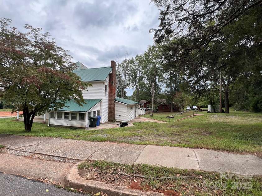 171 Mitchell Street, Rutherfordton, NC 28139.  MLS# CAR4282104, YatesRealty ID 31573. 