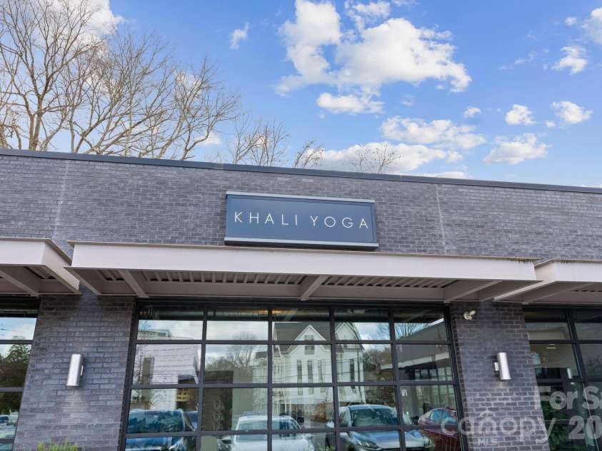 2621 Springway Drive, Charlotte, NC 28205.  MLS# CAR4318693, YatesRealty ID 31573. 