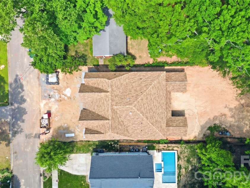2621 Springway Drive, Charlotte, NC 28205.  MLS# CAR4318693, YatesRealty ID 31573. 