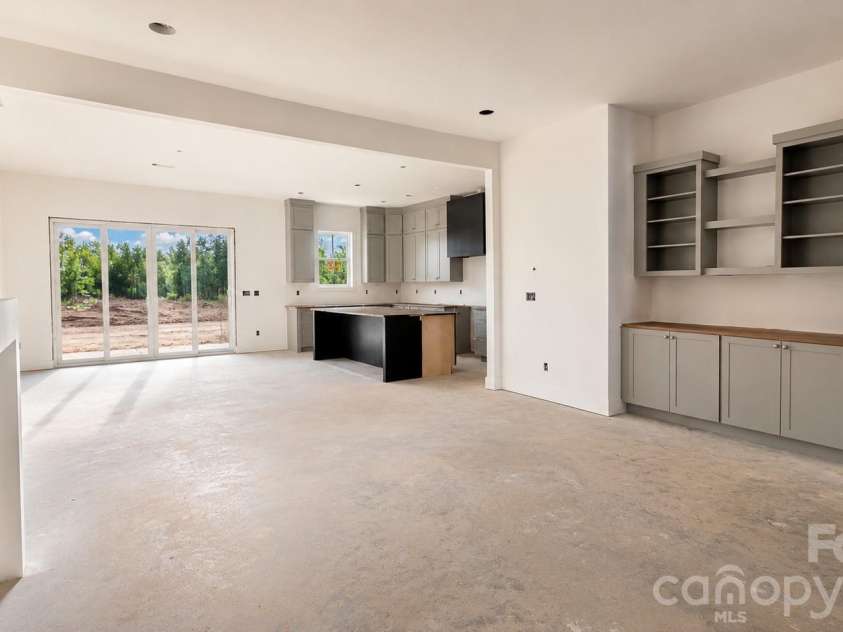 2621 Springway Drive, Charlotte, NC 28205.  MLS# CAR4318693, YatesRealty ID 31573. 
