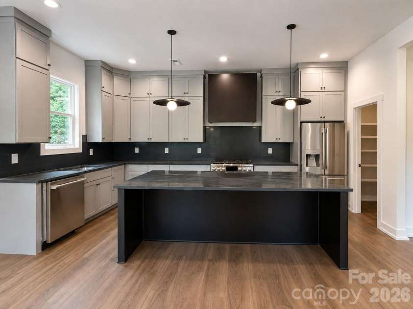 2621 Springway Drive, Charlotte, NC 28205.  MLS# CAR4318693, YatesRealty ID 31573. 