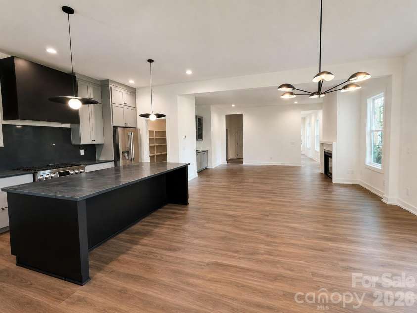 2621 Springway Drive, Charlotte, NC 28205.  MLS# CAR4318693, YatesRealty ID 31573. 