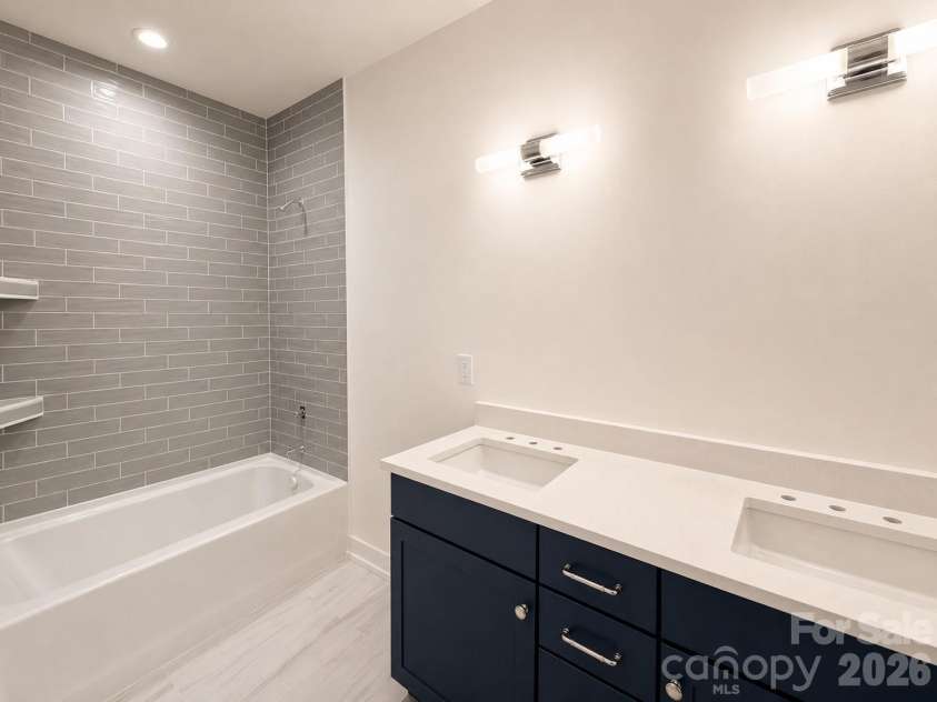 2621 Springway Drive, Charlotte, NC 28205.  MLS# CAR4318693, YatesRealty ID 31573. 