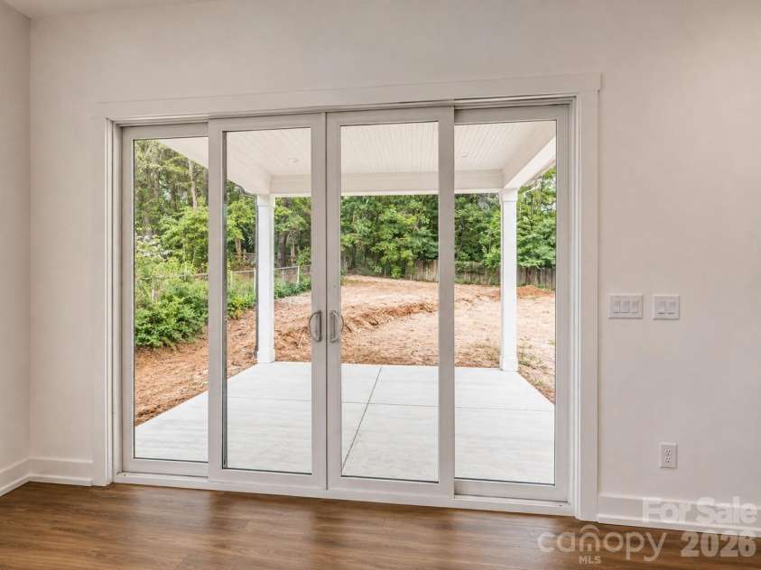 2621 Springway Drive, Charlotte, NC 28205.  MLS# CAR4318693, YatesRealty ID 31573. 