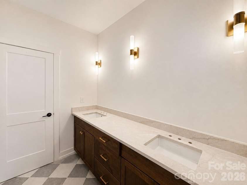 2621 Springway Drive, Charlotte, NC 28205.  MLS# CAR4318693, YatesRealty ID 31573. 