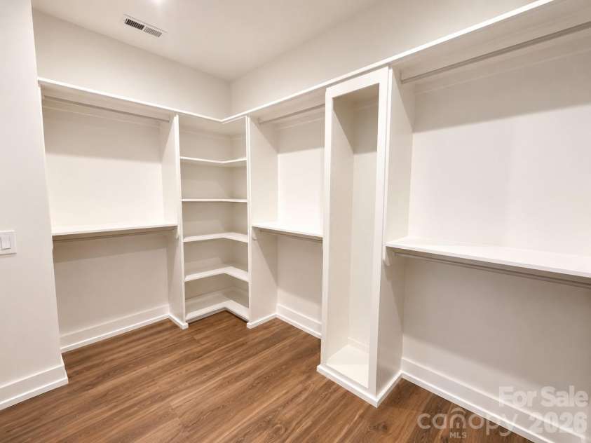 2621 Springway Drive, Charlotte, NC 28205.  MLS# CAR4318693, YatesRealty ID 31573. 