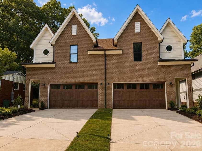 2621 Springway Drive, Charlotte, NC 28205.  MLS# CAR4318693, YatesRealty ID 31573. 
