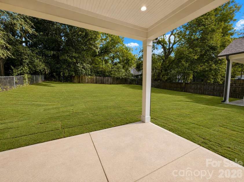 2621 Springway Drive, Charlotte, NC 28205.  MLS# CAR4318693, YatesRealty ID 31573. 