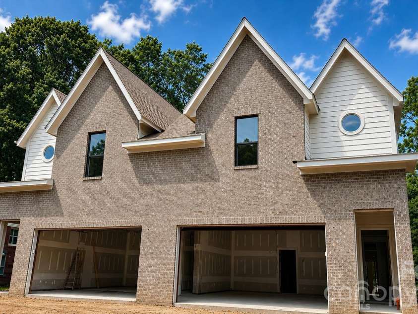2621 Springway Drive, Charlotte, NC 28205.  MLS# CAR4393500, YatesRealty ID 31573. 