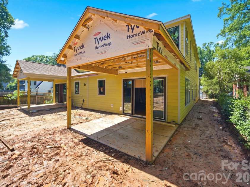 2621 Springway Drive, Charlotte, NC 28205.  MLS# CAR4393500, YatesRealty ID 31573. 