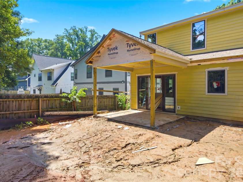 2621 Springway Drive, Charlotte, NC 28205.  MLS# CAR4393500, YatesRealty ID 31573. 