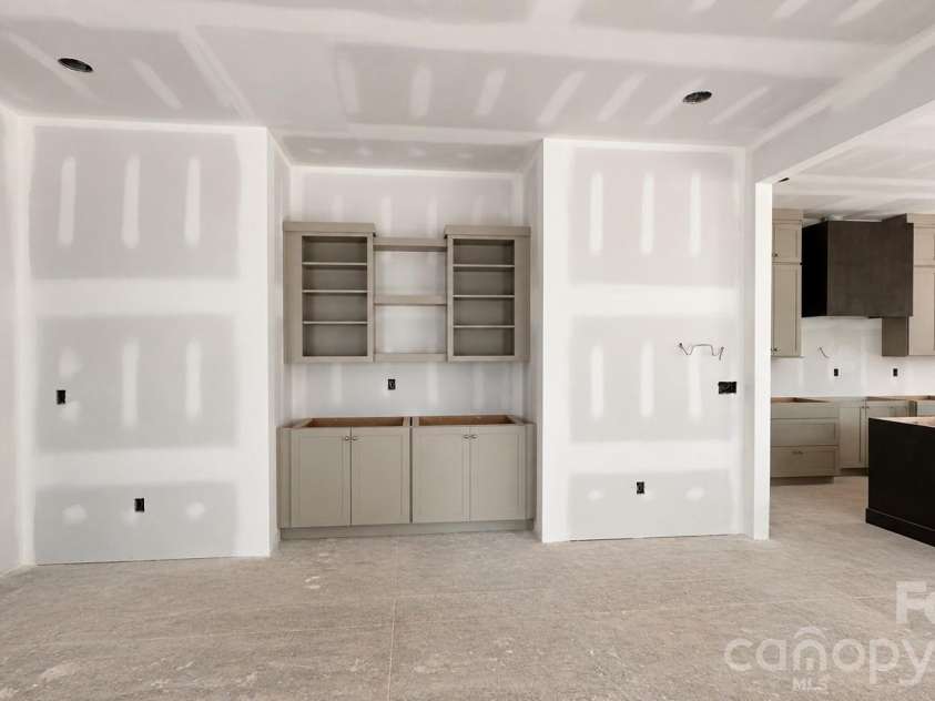 2621 Springway Drive, Charlotte, NC 28205.  MLS# CAR4393500, YatesRealty ID 31573. 