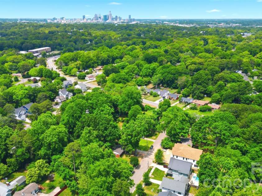 2621 Springway Drive, Charlotte, NC 28205.  MLS# CAR4393500, YatesRealty ID 31573. 