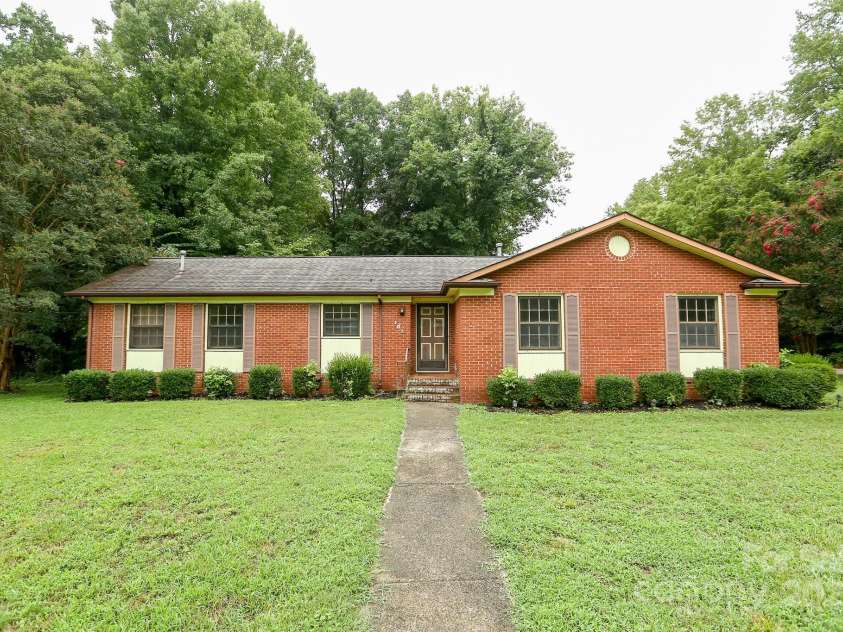 101 Hemlock Drive, Salisbury, NC 28147.  MLS# CAR4290165, YatesRealty ID 31576. 