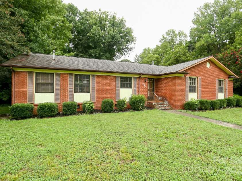 101 Hemlock Drive, Salisbury, NC 28147.  MLS# CAR4290165, YatesRealty ID 31576. 