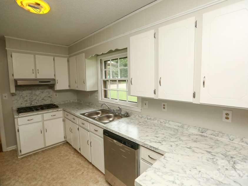 101 Hemlock Drive, Salisbury, NC 28147.  MLS# CAR4290165, YatesRealty ID 31576. 