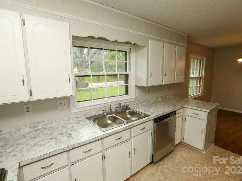 101 Hemlock Drive, Salisbury, NC 28147.  MLS# CAR4290165, YatesRealty ID 31576. 