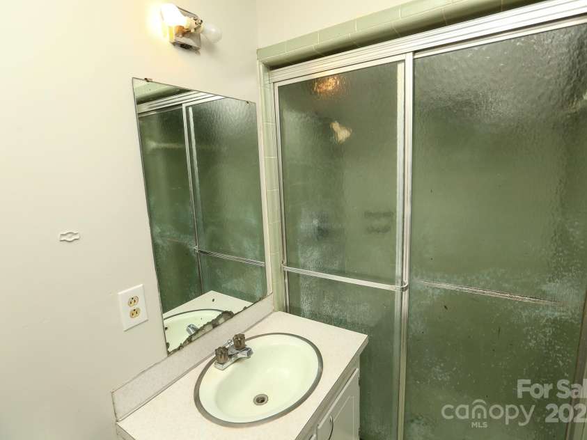 101 Hemlock Drive, Salisbury, NC 28147.  MLS# CAR4290165, YatesRealty ID 31576. 