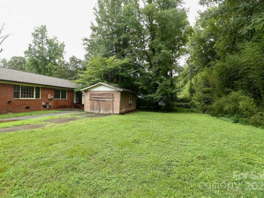 101 Hemlock Drive, Salisbury, NC 28147.  MLS# CAR4290165, YatesRealty ID 31576. 