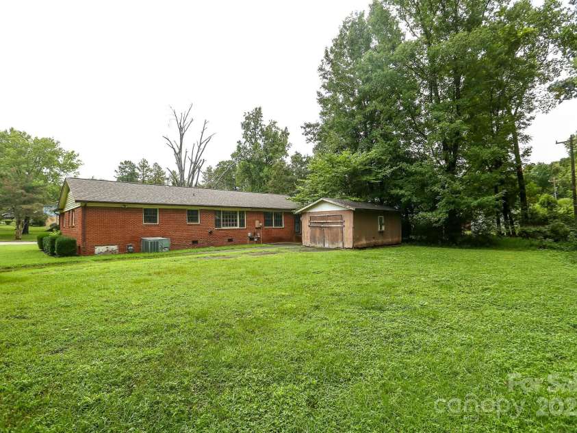 101 Hemlock Drive, Salisbury, NC 28147.  MLS# CAR4290165, YatesRealty ID 31576. 