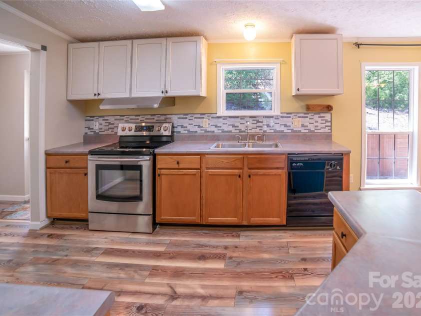 4862 Karen Court, Morganton, NC 28655.  MLS# CAR4392103, YatesRealty ID 31576. 