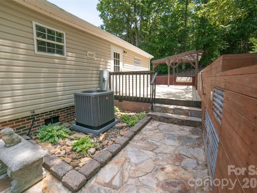 4862 Karen Court, Morganton, NC 28655.  MLS# CAR4392103, YatesRealty ID 31576. 