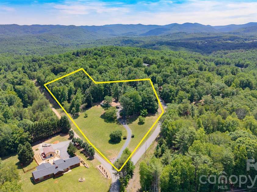 4862 Karen Court, Morganton, NC 28655.  MLS# CAR4392103, YatesRealty ID 31576. 