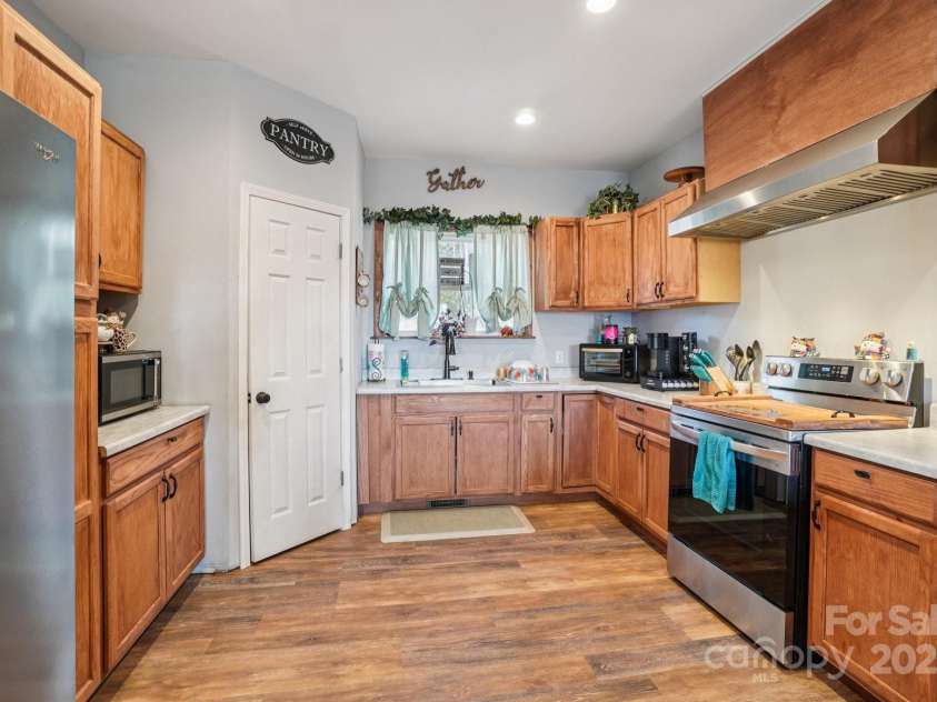 301 Mcginnis Drive, Old Fort, NC 28762.  MLS# CAR4293101, YatesRealty ID 31577. 