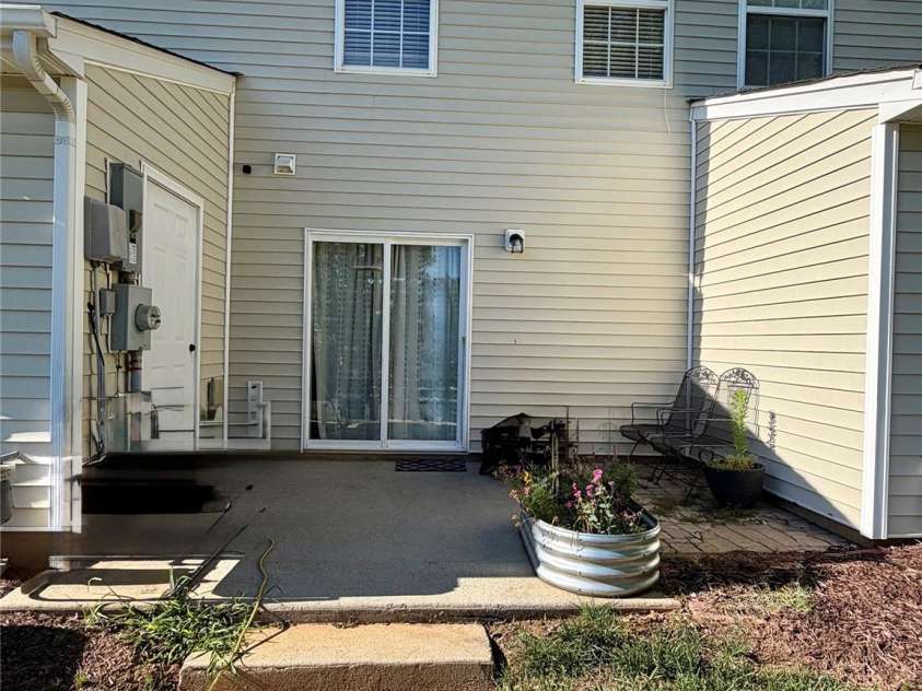 10523 Trolley Run Drive, Cornelius, NC 28031.  MLS# CAR4392718, YatesRealty ID 31578. Back patio
