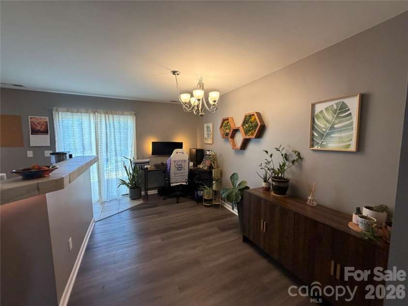 10523 Trolley Run Drive, Cornelius, NC 28031.  MLS# CAR4392718, YatesRealty ID 31578. Breakfast bar