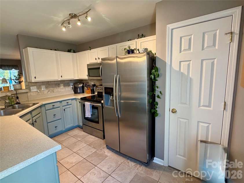 10523 Trolley Run Drive, Cornelius, NC 28031.  MLS# CAR4392718, YatesRealty ID 31578. Kitchen