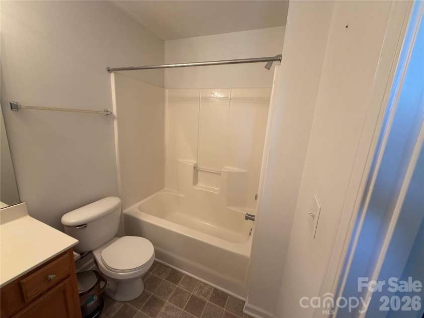 10523 Trolley Run Drive, Cornelius, NC 28031.  MLS# CAR4392718, YatesRealty ID 31578. Second full bath upstairs