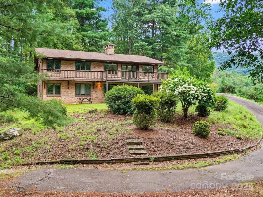 59 Deer Place Road, Spruce Pine, NC 28777.  MLS# CAR4290002, YatesRealty ID 31579. 