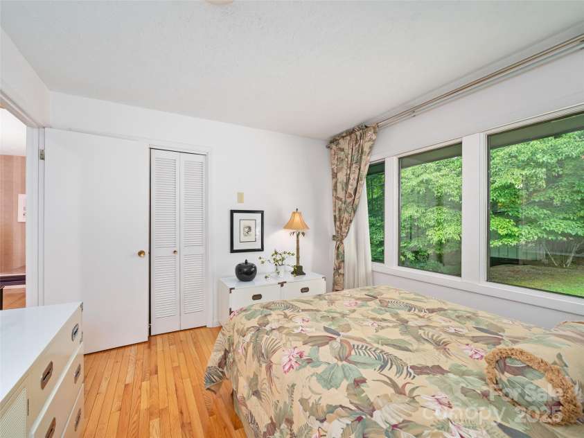 59 Deer Place Road, Spruce Pine, NC 28777.  MLS# CAR4290002, YatesRealty ID 31579. 